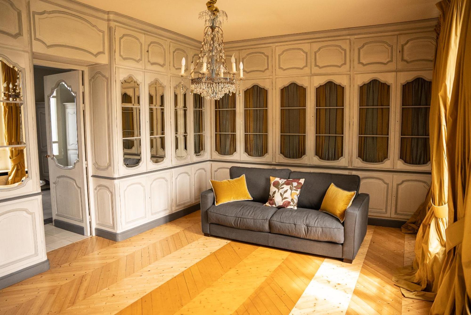 Chateau De Lussac Lussac  객실 사진
